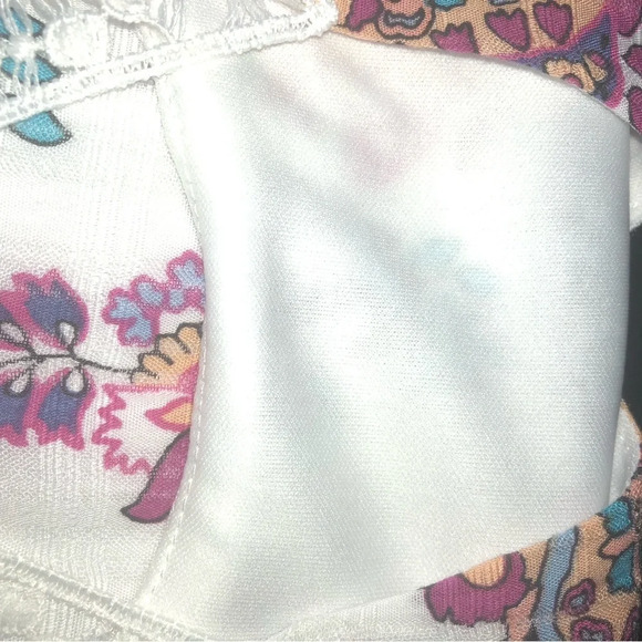 $9 Sale Trixxi Sleeveless Top Floral White Lined Back Cutout Button Embroidered - Picture 11 of 13